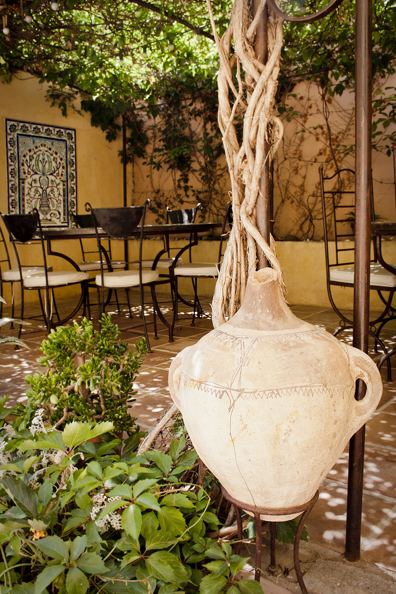 Terrasse (pot) chambre d'hôtes maison Saint Louis