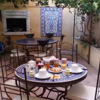 Petit déjeuner chambre d'hôtes maison Saint Louis